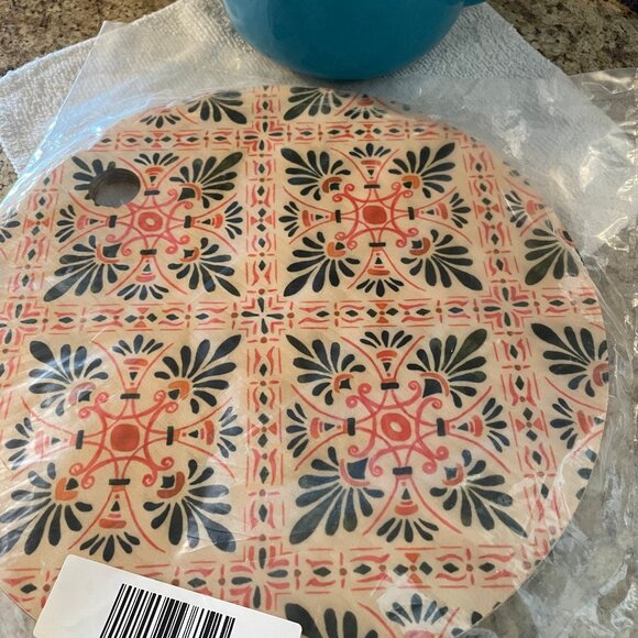 NWT Decorative Natural Birch Wood Round Cutting Board W 11.5" / D 11.5" / H 0.5" - Picture 4 of 9